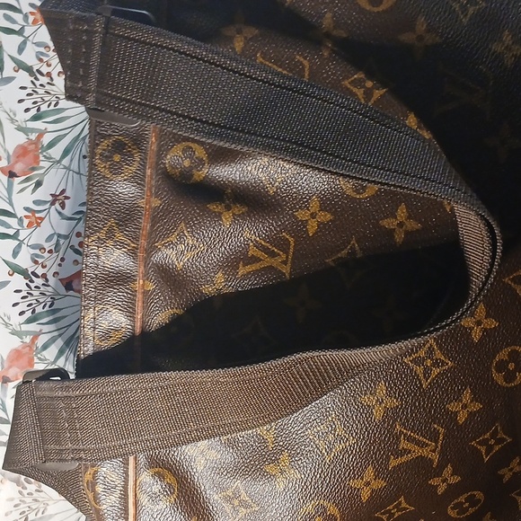 AUTHENTIC LOUIS VUITTON MONOGRAM DOUBLE COMARTMENT TRAVEL BAG. - Picture 16 of 16